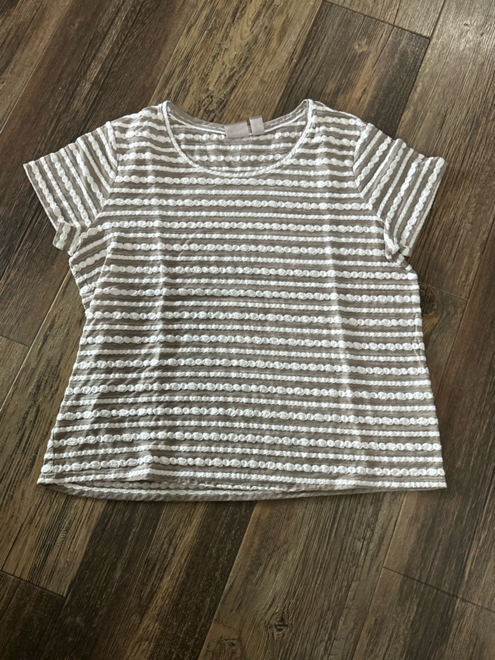 Chico’s textured taupe and white stripe shirt women’s 2 Large soft casual top